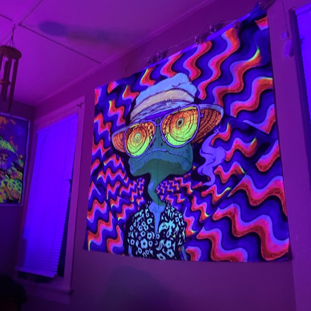 Vibrant Lizard Wall Tapestry with Hat